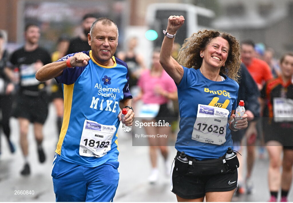 29 October 2023; Michael Hill and Brigid Mallee during the 2023 Irish Life Dublin Marathon. Thousands of runners took to the Fitzwilliam Square start line, to participate in the 42nd running of the Dublin Marathon. Photo by Ramsey Cardy/Sportsfile