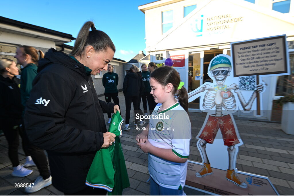 27 Novmeber 2023; Republic of Ireland's Katie McCabe with Isabelle Forrester during a visit to Cappagh Kids and The National Orthopaedic Hospital Cappagh in Dublin to launch the Cappagh Hospital Foundation Christmas Appeal and their fundraising ambassador Boney Maloney. Photo by Stephen McCarthy/Sportsfile
