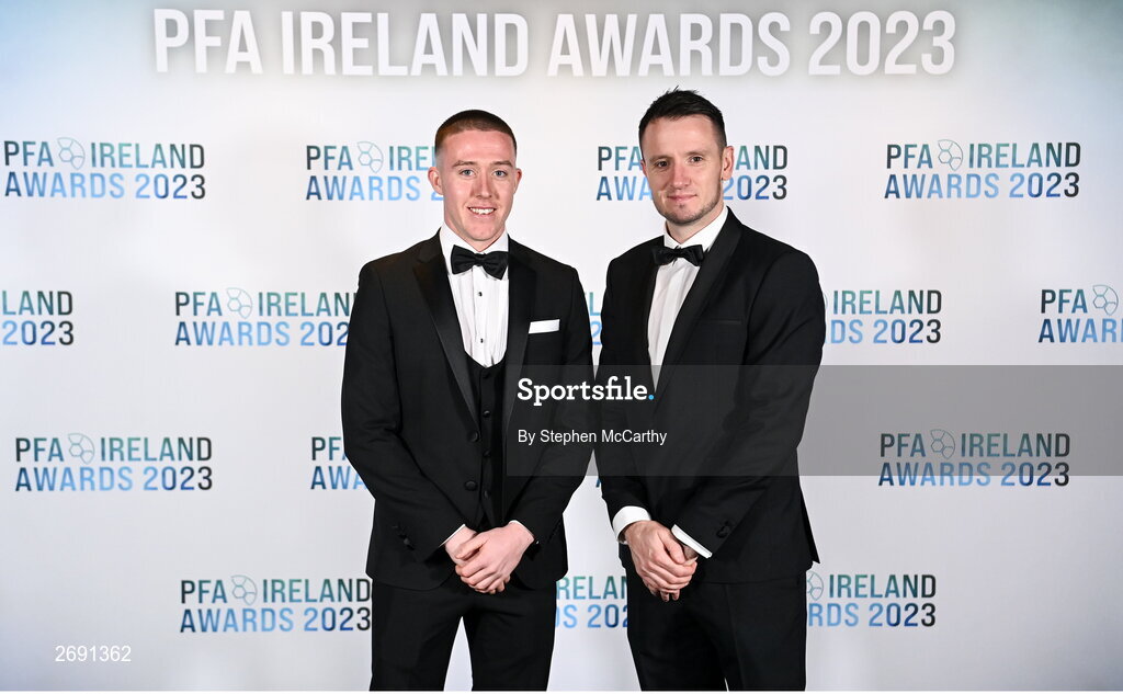 2 December 2023; Jack Moylan of Shelbourne, left, and PFA Ireland chairperson Brendan Clarke on arrival at the PFA Ireland Awards 2023 at Anantara The Marker Dublin Hotel in Dublin. Photo by Stephen McCarthy/Sportsfile