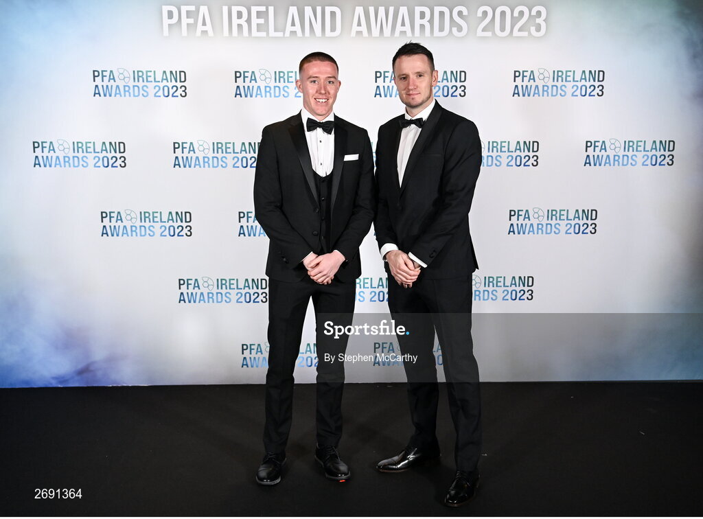 2 December 2023; Jack Moylan of Shelbourne, left, and PFA Ireland chairperson Brendan Clarke on arrival at the PFA Ireland Awards 2023 at Anantara The Marker Dublin Hotel in Dublin. Photo by Stephen McCarthy/Sportsfile
