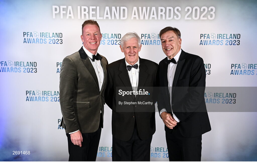 2 December 2023; PFA Ireland general secretary Stephen McGuinness, left, with Harry McCue and Martin Lawlor during the PFA Ireland Awards 2023 at Anantara The Marker Dublin Hotel in Dublin. Photo by Stephen McCarthy/Sportsfile