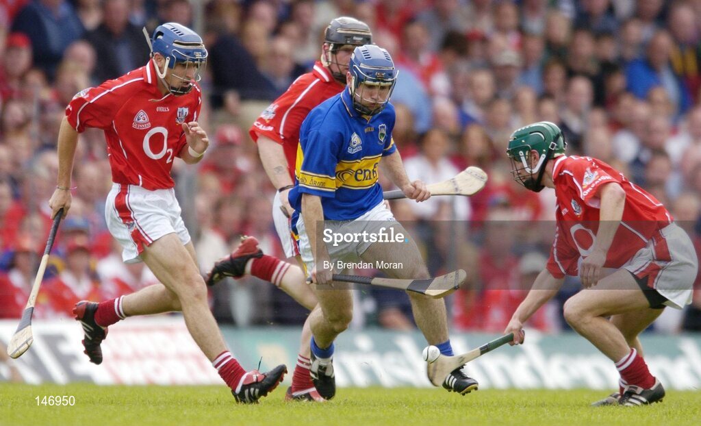 10 July 2004; Eoin Kelly, Tipperary, in action against Brian Murphy, left, Wayne Sherlock and Jerry O'Connor, Cork. Guinness Senior Hurling Championship Qualifier, Round 3, Cork v Tipperary, Fitzgerald Stadium, Killarney, Co. Kerry. Picture credit; Brendan Moran / SPORTSFILE