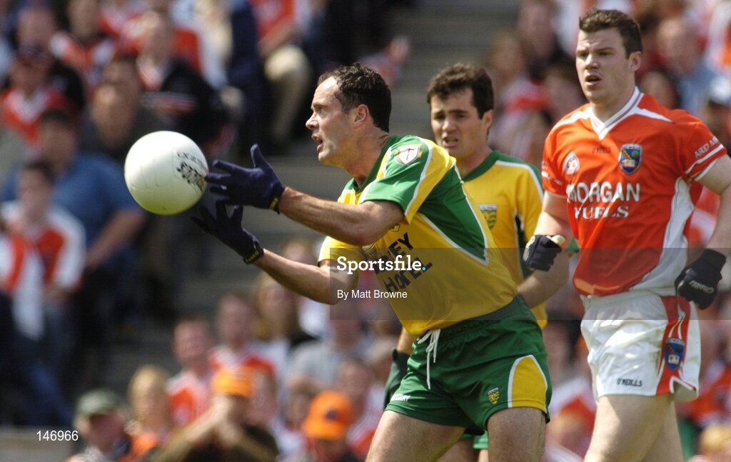 11 July 2004; Damien Diver, Donegal, takes possession ahead of Armagh's Ronan Clarke and team-mate Nial McCready. Bank of Ireland Ulster Senior Football Championship Final, Armagh v Donegal, Croke Park, Dublin. Picture credit; Matt Browne / SPORTSFILE