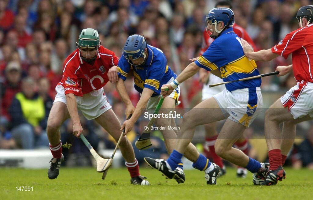 10 July 2004; Brian Murphy, left, Cork, in action against Eoin Kelly and Benny Dunne, Tipperary. Guinness Senior Hurling Championship Qualifier, Round 3, Cork v Tipperary, Fitzgerald Stadium, Killarney, Co. Kerry. Picture credit; Brendan Moran / SPORTSFILE