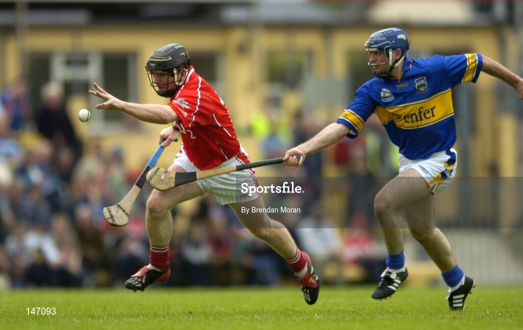 10 July 2004; Wayne Sherlock, Cork, in action against Eoin Kelly, Tipperary. Guinness Senior Hurling Championship Qualifier, Round 3, Cork v Tipperary, Fitzgerald Stadium, Killarney, Co. Kerry. Picture credit; Brendan Moran / SPORTSFILE