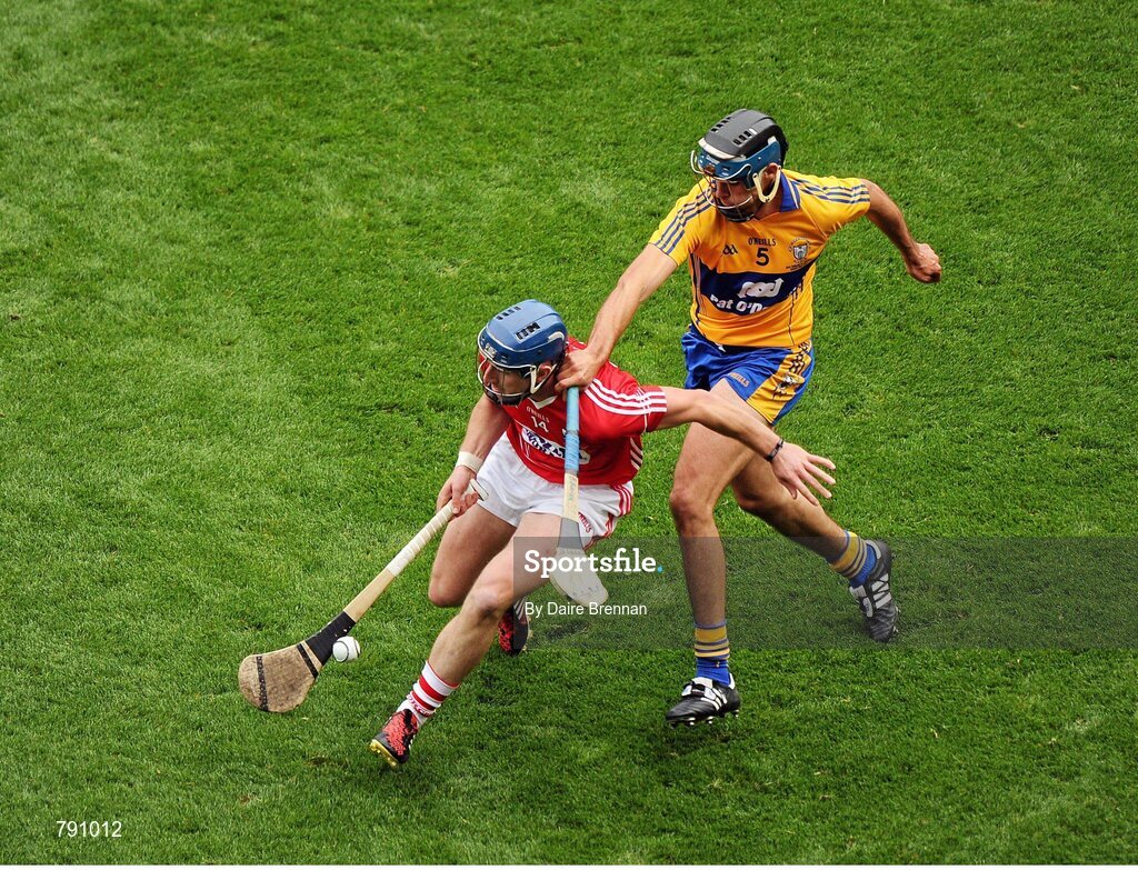 8 September 2013; Patrick Horgan, Cork, in action against Brendan Bugler, Clare. GAA Hurling All-Ireland Senior Championship Final, Cork v Clare, Croke Park, Dublin. Picture credit: Dáire Brennan / SPORTSFILE