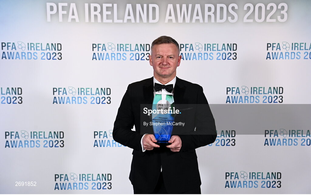 2 December 2023; Peamount United manager James O'Callaghan with the PFA Ireland Women's Manager of the Year award during the PFA Ireland Awards 2023 at Anantara The Marker Dublin Hotel in Dublin. Photo by Stephen McCarthy/Sportsfile