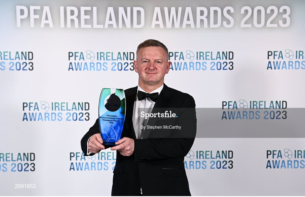 2 December 2023; Peamount United manager James O'Callaghan with the PFA Ireland Women's Manager of the Year award during the PFA Ireland Awards 2023 at Anantara The Marker Dublin Hotel in Dublin. Photo by Stephen McCarthy/Sportsfile