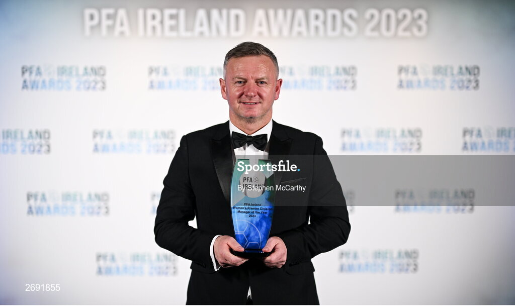 2 December 2023; Peamount United manager James O'Callaghan with the PFA Ireland Women's Manager of the Year award during the PFA Ireland Awards 2023 at Anantara The Marker Dublin Hotel in Dublin. Photo by Stephen McCarthy/Sportsfile