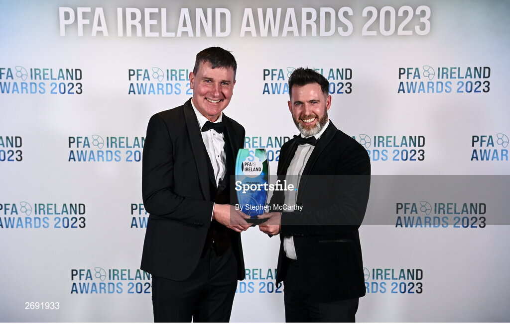 2 December 2023; Shamrock Rovers manager Stephen Bradley, right, is presented with the PFA Ireland Men’s Premier Division Manager of the Year award by former Republic of Ireland manager Stephen Kenny during the PFA Ireland Awards 2023 at Anantara The Marker Dublin Hotel in Dublin. Photo by Stephen McCarthy/Sportsfile