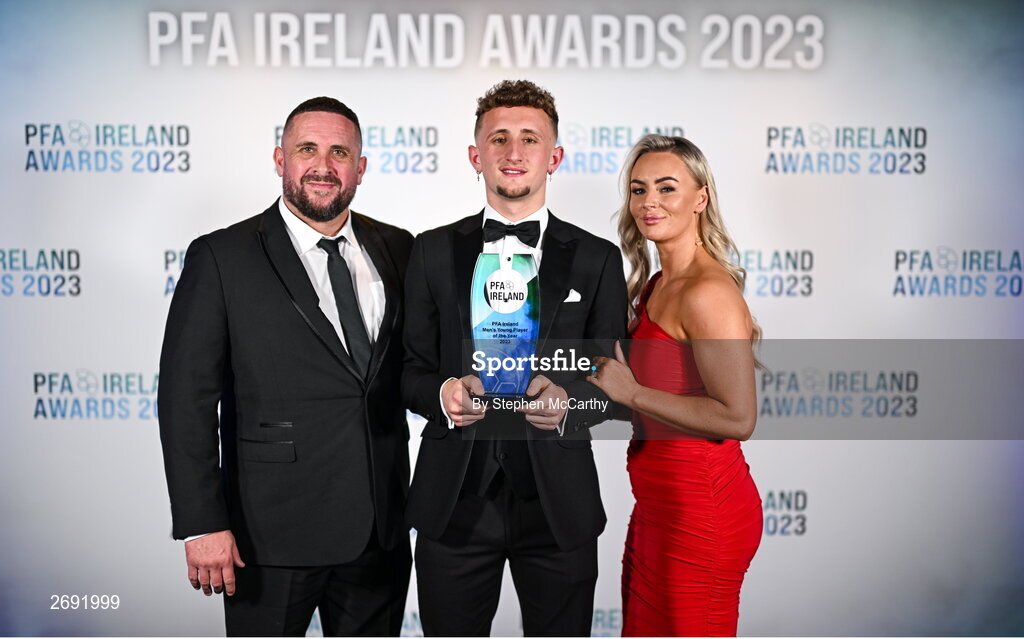 2 December 2023; Winner of the PFA Ireland Men’s Young Player of the Year award Sam Curtis of St Patrick's Athletic, with his parents Darren and Lisa, during the PFA Ireland Awards 2023 at Anantara The Marker Dublin Hotel in Dublin. Photo by Stephen McCarthy/Sportsfile