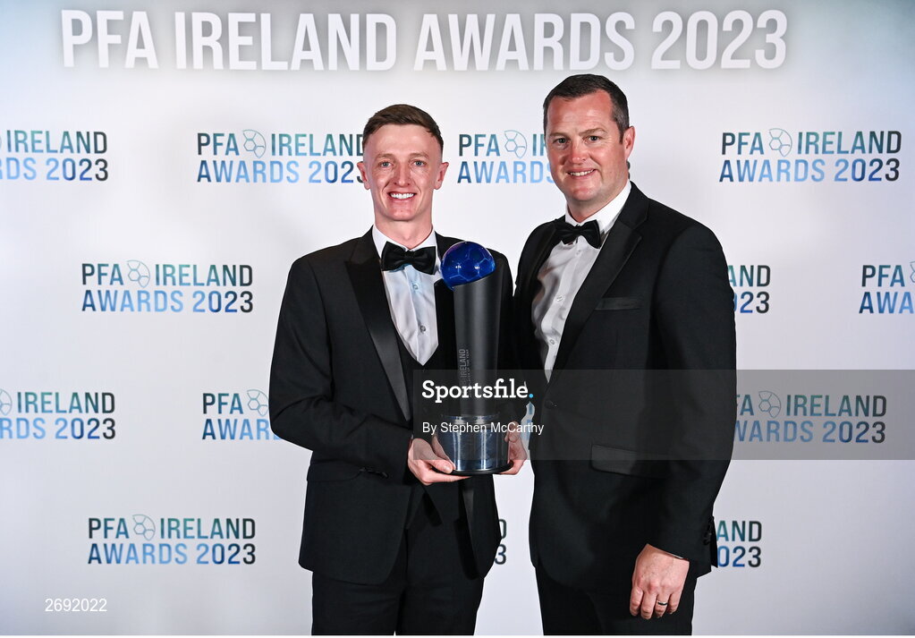 2 December 2023; PFA Ireland Men’s Player of the Year winner Chris Forrester of St Patrick's Athletic, left, St Patrick's Athletic manager Jon Daly during the PFA Ireland Awards 2023 at Anantara The Marker Dublin Hotel in Dublin. Photo by Stephen McCarthy/Sportsfile