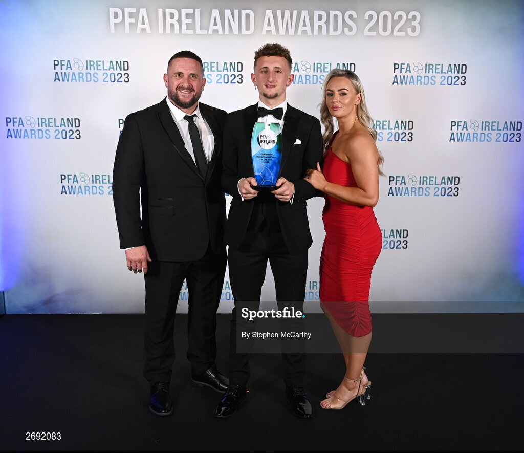 2 December 2023; Winner of the PFA Ireland Men’s Young Player of the Year award Sam Curtis of St Patrick's Athletic, with his parents Darren and Lisa, during the PFA Ireland Awards 2023 at Anantara The Marker Dublin Hotel in Dublin. Photo by Stephen McCarthy/Sportsfile
