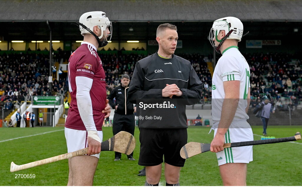 17 December 2023; Referee Michael Kennedy with team captains Neil McManus of Ruairí Óg Cushendall, left, and Mark Bergin of O’Loughlin Gaels before the AIB GAA Hurling All-Ireland Club Championship semi-final match between O'Loughlin Gaels, Kilkenny, and Ruairí Óg Cushendall, Antrim, at Páirc Tailteann in Navan, Meath. Photo by Seb Daly/Sportsfile