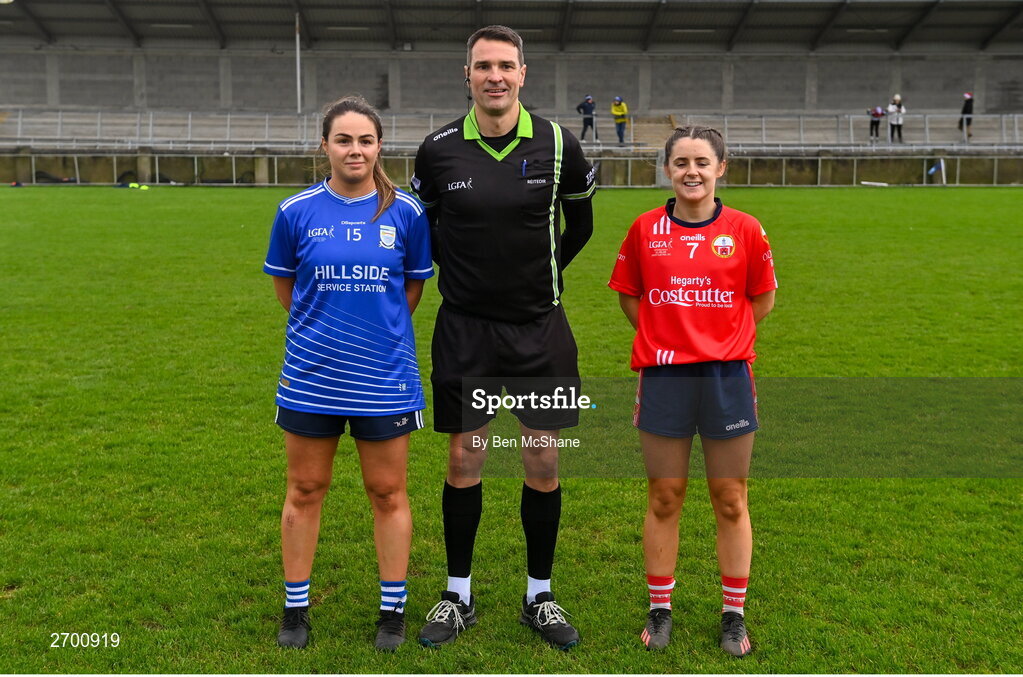 17 December 2023; Referee Ray McBride with team captains Rebecca Kean of Claremorris, left, and Lisa Harte of O'Donovan Rossa before the Currentaccount.ie LGFA All-Ireland Junior Club Championship final match between Claremorris of Mayo and O'Donovan Rossa of Cork at Parnell Park in Dublin. Photo by Ben McShane/Sportsfile