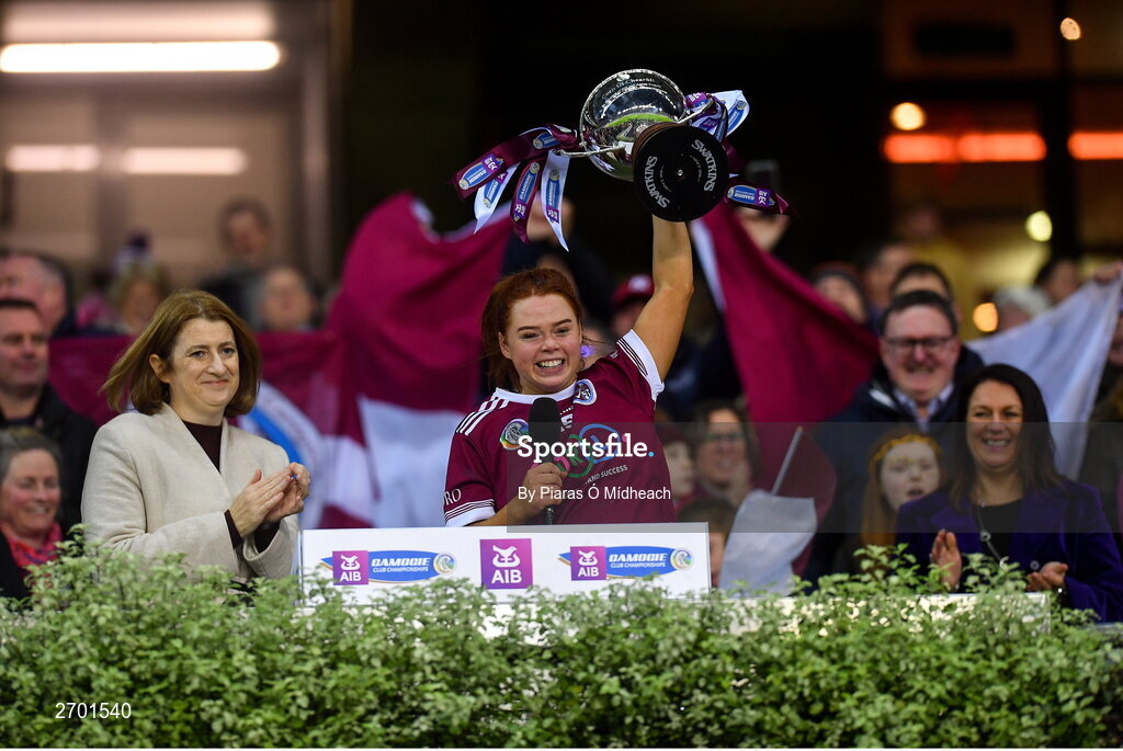 17 December 2023; Dicksboro captain Jenny Clifford lifts the Bill & Agnes Carroll Cup after her side's victory in the AIB Camogie All-Ireland Senior Club Championship final match between Dicksboro of Kilkenny and Sarsfields of Galway at Croke Park in Dublin. Photo by Piaras Ó Mídheach/Sportsfile