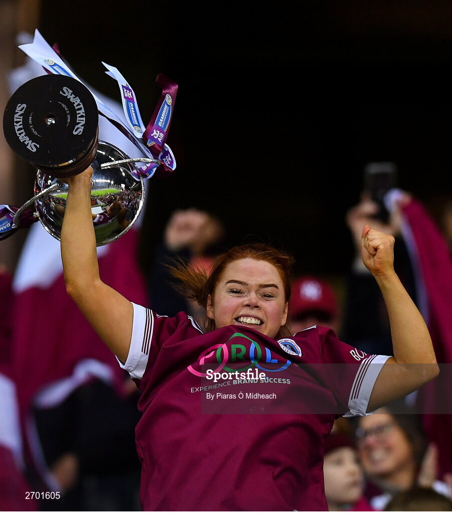 17 December 2023; Dicksboro captain Jenny Clifford lifts the Bill & Agnes Carroll Cup after her side's victory in the AIB Camogie All-Ireland Senior Club Championship final match between Dicksboro of Kilkenny and Sarsfields of Galway at Croke Park in Dublin. Photo by Piaras Ó Mídheach/Sportsfile