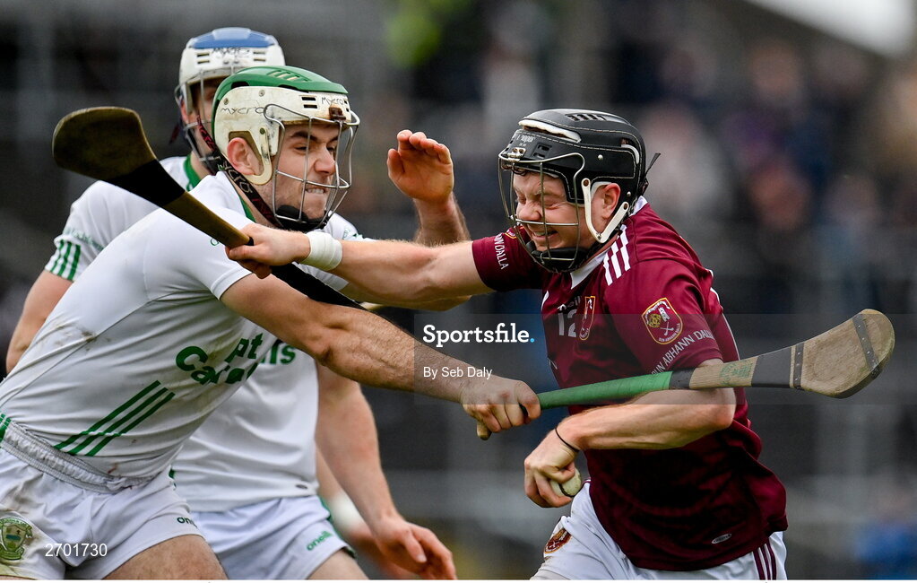17 December 2023; Fergus McCambridge of Ruairí Óg Cushendall in action against Paddy Deegan of O’Loughlin Gaels during the AIB GAA Hurling All-Ireland Club Championship semi-final match between O'Loughlin Gaels, Kilkenny, and Ruairí Óg Cushendall, Antrim, at Páirc Tailteann in Navan, Meath. Photo by Seb Daly/Sportsfile