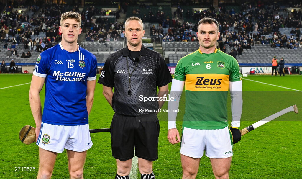 13 January 2024; Referee Michael Kennedy with team captains Stephen Donnelly of Thomastown and Colm Spillane of Castlelyons before the AIB GAA Hurling All-Ireland Intermediate Club Championship final match between Castlelyons of Cork and Thomastown of Kilkenny at Croke Park in Dublin. Photo by Piaras Ó Mídheach/Sportsfile