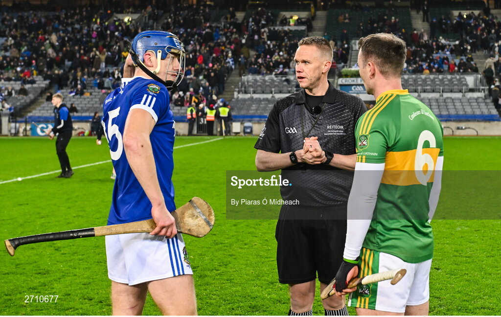13 January 2024; Referee Michael Kennedy with team captains Stephen Donnelly of Thomastown and Colm Spillane of Castlelyons before the AIB GAA Hurling All-Ireland Intermediate Club Championship final match between Castlelyons of Cork and Thomastown of Kilkenny at Croke Park in Dublin. Photo by Piaras Ó Mídheach/Sportsfile