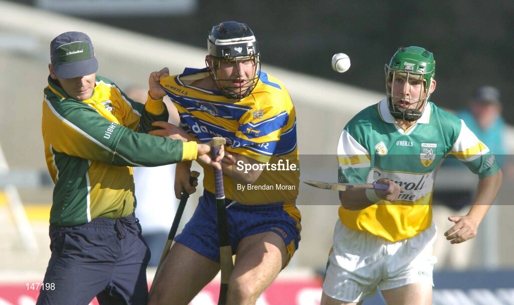 17 July 2004; Tony Carmody, Clare, in action against Brian Mullins, left, and Barry Teehan, Offaly. Guinness Senior Hurling Championship Qualifier, Round 3, Clare v Offaly, Gaelic Grounds, Limerick. Picture credit; Brendan Moran / SPORTSFILE