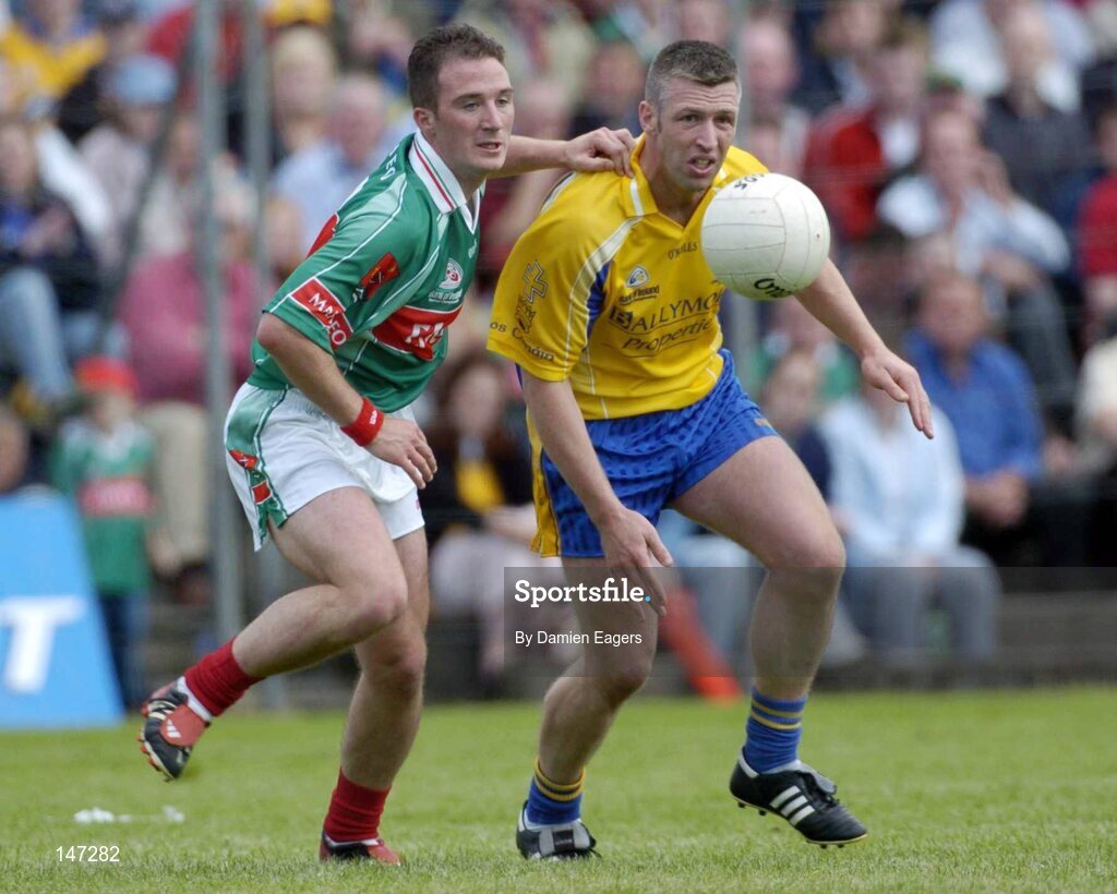 18 July 2004; Jonathon Dunning, Roscommon, in action against Conor Moran, Mayo. Bank of Ireland Connacht Senior Football Championship Final, Mayo v Roscommon, McHale Park, Castlebar, Co. Mayo. Picture credit; Damien Eagers / SPORTSFILE