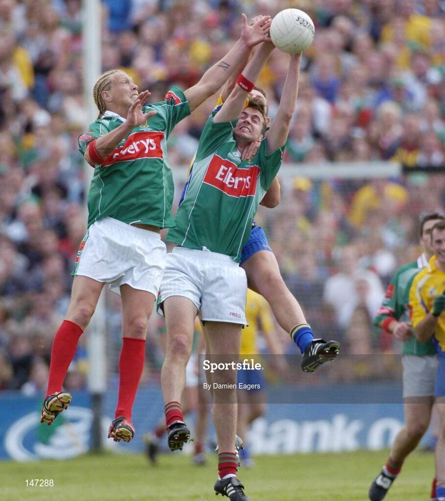 18 July 2004; Mayo pair Ronan McGarrity and Ciaran McDonald, left, contest a high ball with Seamus O'Neill, Roscommon. Bank of Ireland Connacht Senior Football Championship Final, Mayo v Roscommon, McHale Park, Castlebar, Co. Mayo. Picture credit; Damien Eagers / SPORTSFILE