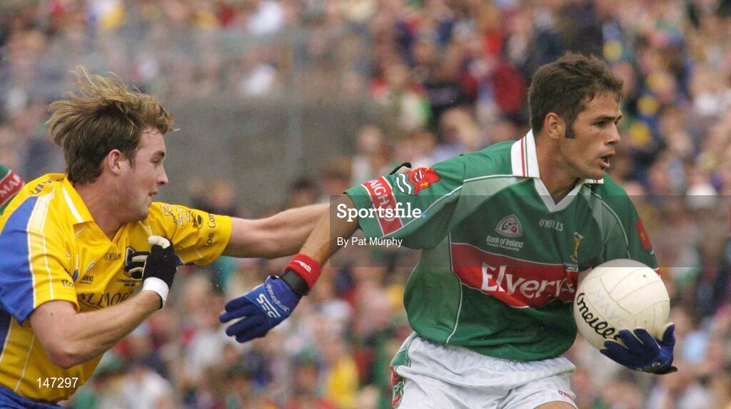 18 July 2004; James Gill, Mayo, in action against David Casey, Roscommon. Bank of Ireland Connacht Senior Football Championship Final, Mayo v Roscommon, McHale Park, Castlebar, Co. Mayo. Picture credit; Pat Murphy / SPORTSFILE