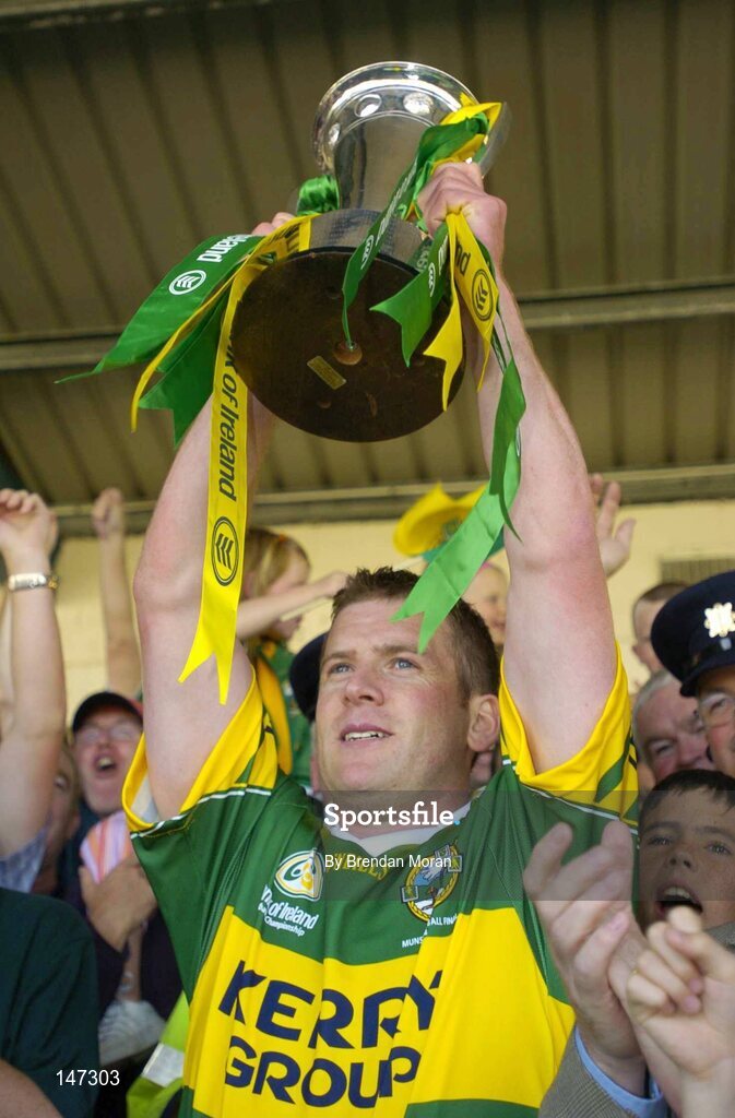 18 July 2004; Kerry captain Dara O'Cinneide lifts the Munster cup after victory over Limerick. Bank of Ireland Munster Senior Football Championship Final Replay, Kerry v Limerick, Fitzgerald Stadium, Killarney, Co. Kerry. Picture credit; Brendan Moran / SPORTSFILE