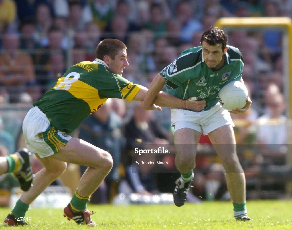 18 July 2004; Muiris Gavin, Limerick, in action against Darragh O'Se, Kerry. Bank of Ireland Munster Senior Football Championship Final Replay, Kerry v Limerick, Fitzgerald Stadium, Killarney, Co. Kerry. Picture credit; Brendan Moran / SPORTSFILE