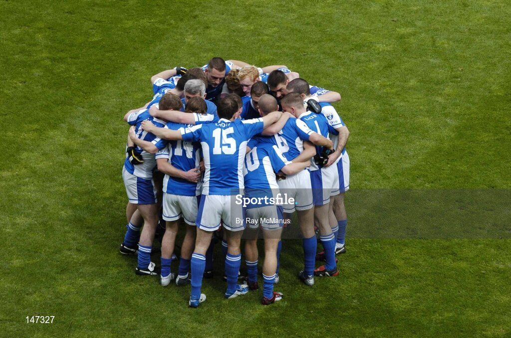 18 July 2004; The Laois manager Mick O'Dwyer issues final instructions to his players before the start of the game. Bank of Ireland Leinster Senior Football Championship Final, Laois v Westmeath, Croke Park, Dublin. Picture credit; Ray McManus / SPORTSFILE