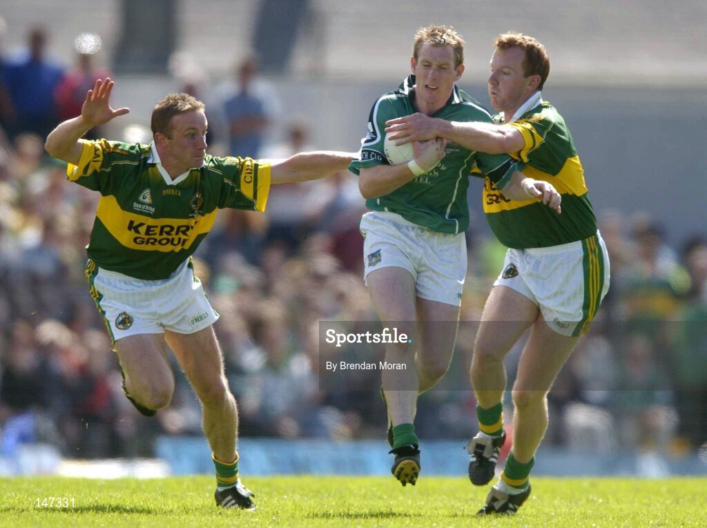 18 July 2004; Stephen Kelly, Limerick, in action against Tommy Griffin, left, and Liam Hassett, Kerry. Bank of Ireland Munster Senior Football Championship Final Replay, Kerry v Limerick, Fitzgerald Stadium, Killarney, Co. Kerry. Picture credit; Brendan Moran / SPORTSFILE