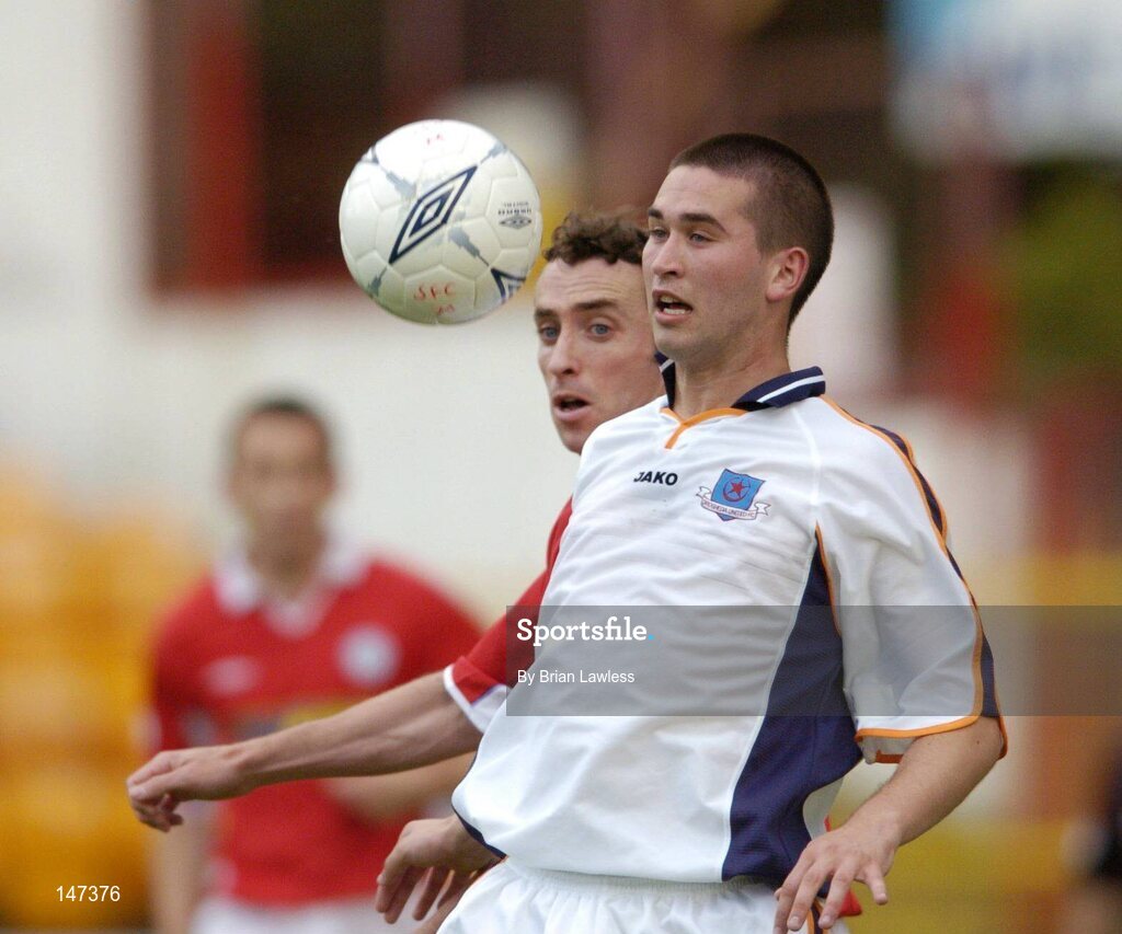 18 July 2004; Gavin Whelan, Drogheda United, in action against Ollie Cahill, Shelbourne. eircom league, Premier Division, Shelbourne v Drogheda United, Tolka Park, Dublin. Picture credit; Brian Lawless / SPORTSFILE