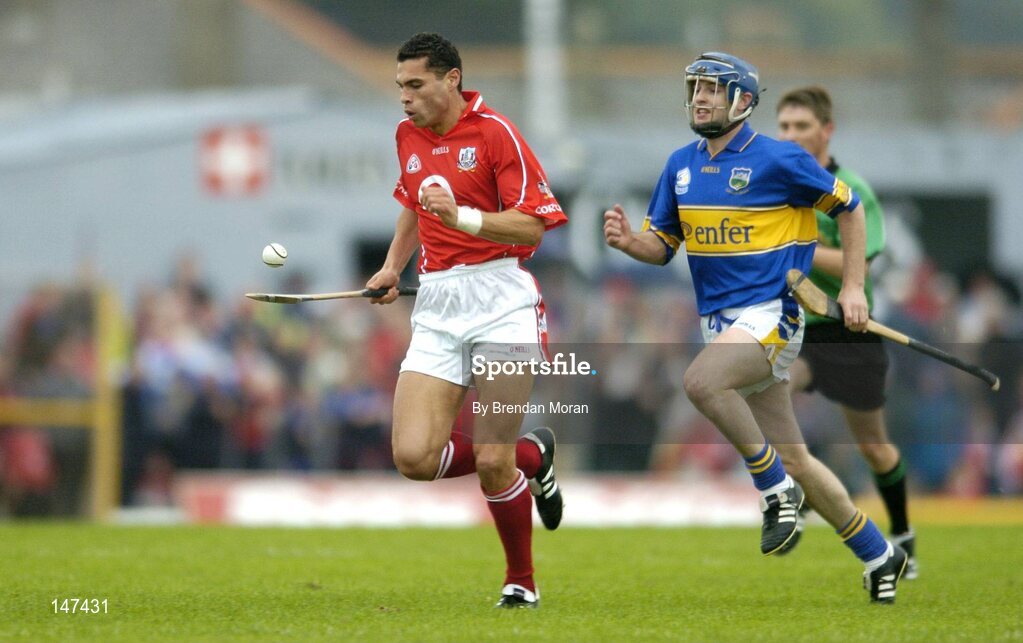 10 July 2004; Sean Og O'hAilpin, Cork, in action against Paul Kelly, Tipperary. Guinness Senior Hurling Championship Qualifier, Round 3, Cork v Tipperary, Fitzgerald Stadium, Killarney, Co. Kerry. Picture credit; Brendan Moran / SPORTSFILE
