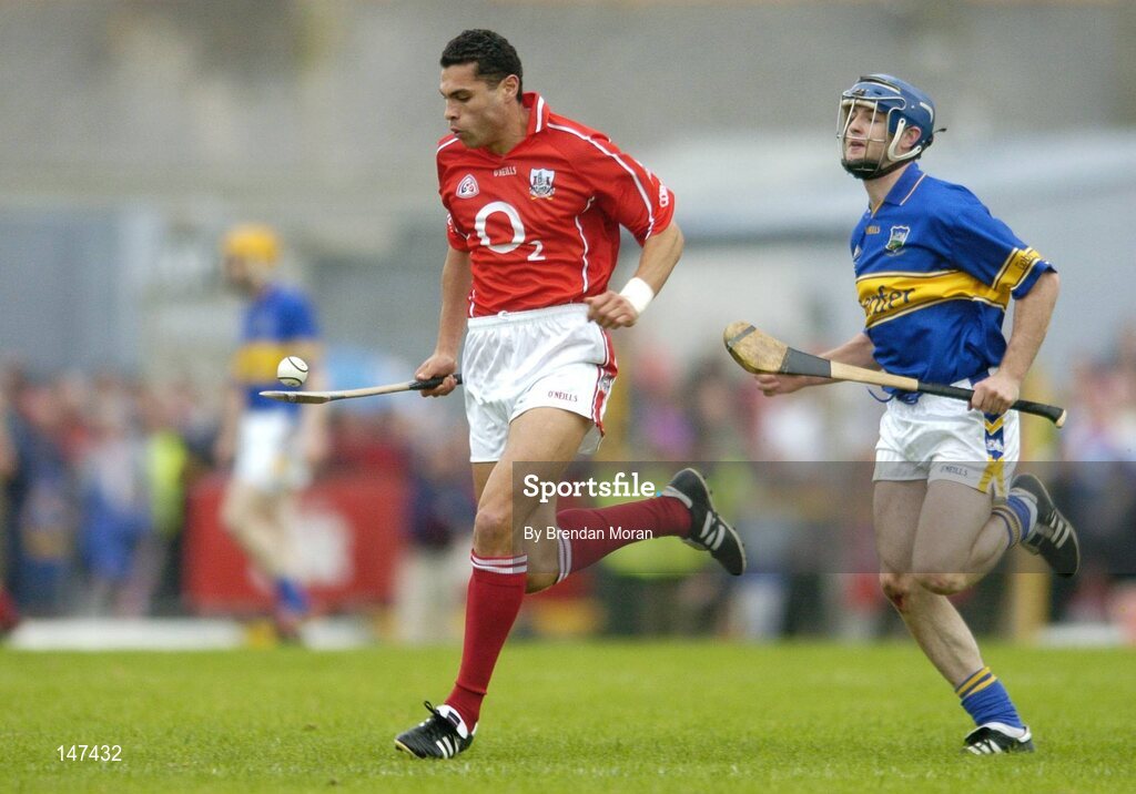 10 July 2004; Sean Og O'hAilpin, Cork, in action against Paul Kelly, Tipperary. Guinness Senior Hurling Championship Qualifier, Round 3, Cork v Tipperary, Fitzgerald Stadium, Killarney, Co. Kerry. Picture credit; Brendan Moran / SPORTSFILE