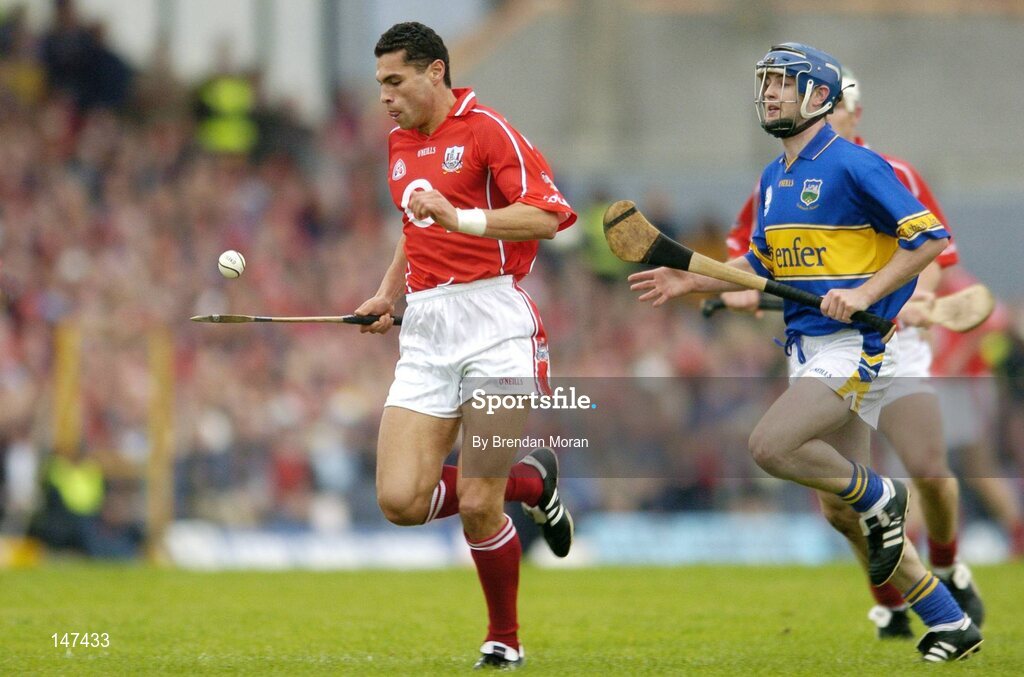 10 July 2004; Sean Og O'hAilpin, Cork, in action against Paul Kelly, Tipperary. Guinness Senior Hurling Championship Qualifier, Round 3, Cork v Tipperary, Fitzgerald Stadium, Killarney, Co. Kerry. Picture credit; Brendan Moran / SPORTSFILE