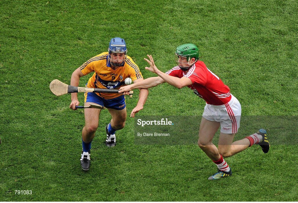8 September 2013; Conor Ryan, Clare, in action against Séamus Harnedy, Cork. GAA Hurling All-Ireland Senior Championship Final, Cork v Clare, Croke Park, Dublin. Picture credit: Dáire Brennan / SPORTSFILE