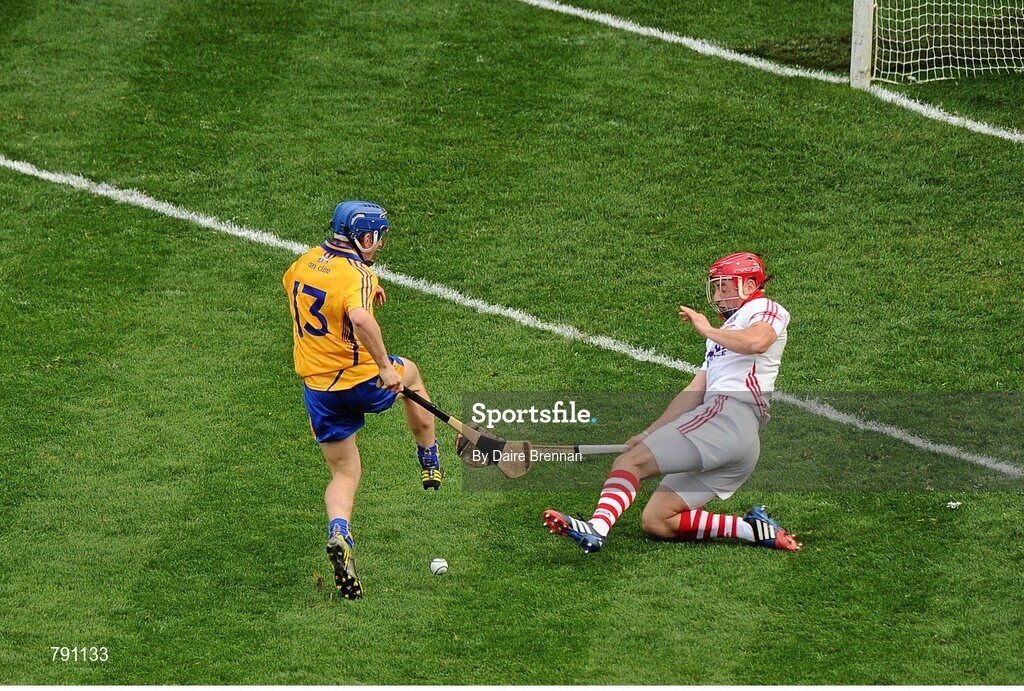 8 September 2013; Pádraic Collins, Clare, kicks at goal against Anthony Nash, Cork. GAA Hurling All-Ireland Senior Championship Final, Cork v Clare, Croke Park, Dublin. Picture credit: Dáire Brennan / SPORTSFILE