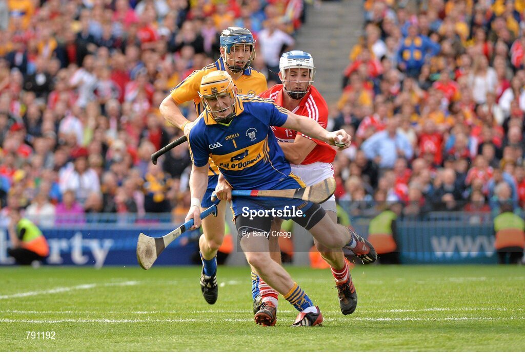 8 September 2013; Patrick Kelly, Clare, in action against Luke O'Farrell, Cork. GAA Hurling All-Ireland Senior Championship Final, Cork v Clare, Croke Park, Dublin. Picture credit: Barry Cregg / SPORTSFILE