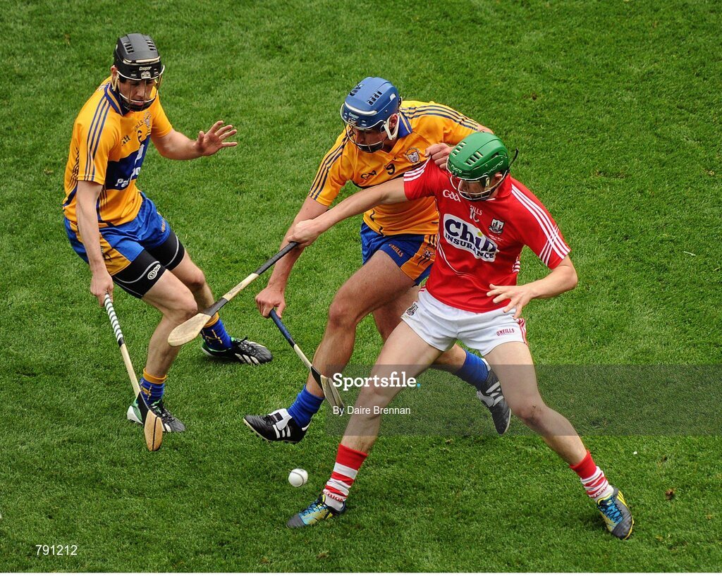 8 September 2013; SŽamus Harnedy, Cork, in action against Patrick Donnellan, left, and Brendan Bugler, Clare. GAA Hurling All-Ireland Senior Championship Final, Cork v Clare, Croke Park, Dublin. Picture credit: Dáire Brennan / SPORTSFILE