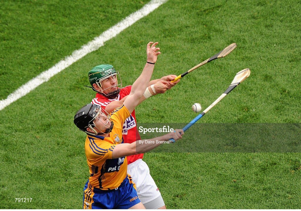 8 September 2013; Tony Kelly, Clare, in action against William Egan, Cork. GAA Hurling All-Ireland Senior Championship Final, Cork v Clare, Croke Park, Dublin. Picture credit: Dáire Brennan / SPORTSFILE