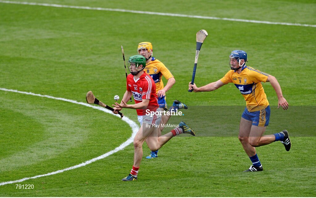 8 September 2013; Séamus Harnedy, Cork, in action against Colm Gavin and Conor Ryan, Clare. GAA Hurling All-Ireland Senior Championship Final, Cork v Clare, Croke Park, Dublin. Picture credit: Ray McManus / SPORTSFILE
