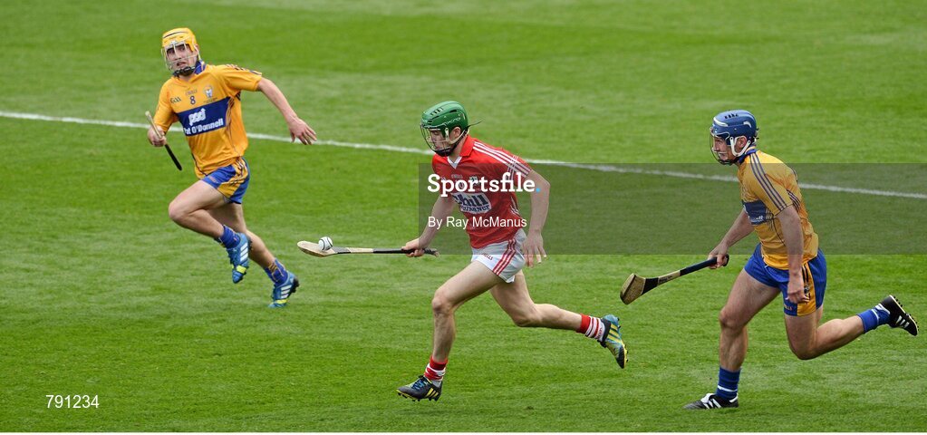 8 September 2013; Séamus Harnedy, Cork, in action against Colm Gavin and Conor Ryan, Clare. GAA Hurling All-Ireland Senior Championship Final, Cork v Clare, Croke Park, Dublin. Picture credit: Ray McManus / SPORTSFILE