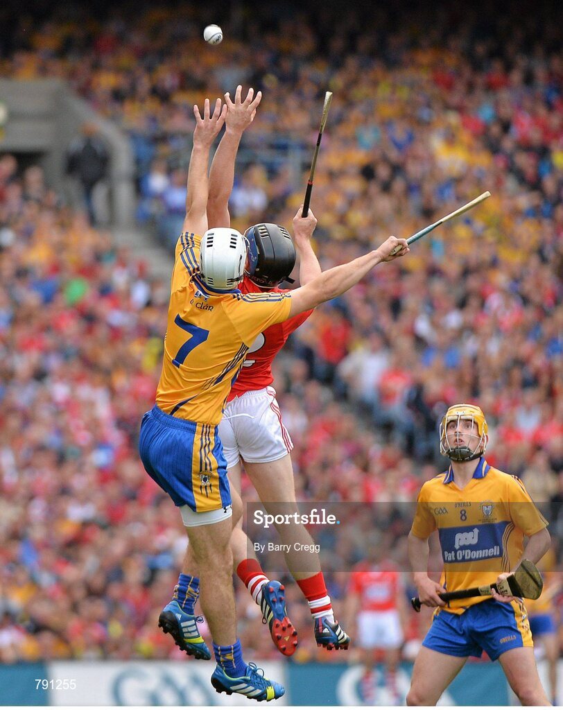 8 September 2013; Patrick O'Connor, Clare, in action against Séamus Harnedy, Cork. GAA Hurling All-Ireland Senior Championship Final, Cork v Clare, Croke Park, Dublin. Picture credit: Barry Cregg / SPORTSFILE