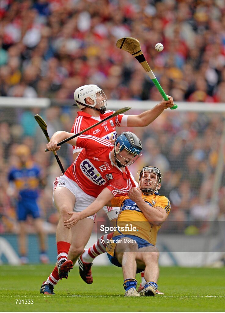 8 September 2013; Conor Lehane, 12, and Pa Cronin, Cork, contest a dropping ball with Domhnall O'Donovan, Clare. GAA Hurling All-Ireland Senior Championship Final, Cork v Clare, Croke Park, Dublin. Picture credit: Brendan Moran / SPORTSFILE