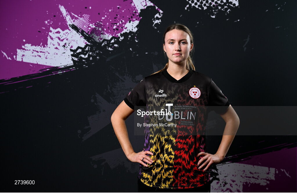 21 February 2024; Goalkeeper Courtney Maguire poses for a portrait during a Shelbourne FC squad portraits at Tolka Park in Dublin. Photo by Stephen McCarthy/Sportsfile