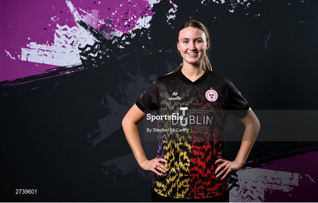 21 February 2024; Goalkeeper Courtney Maguire poses for a portrait during a Shelbourne FC squad portraits at Tolka Park in Dublin. Photo by Stephen McCarthy/Sportsfile