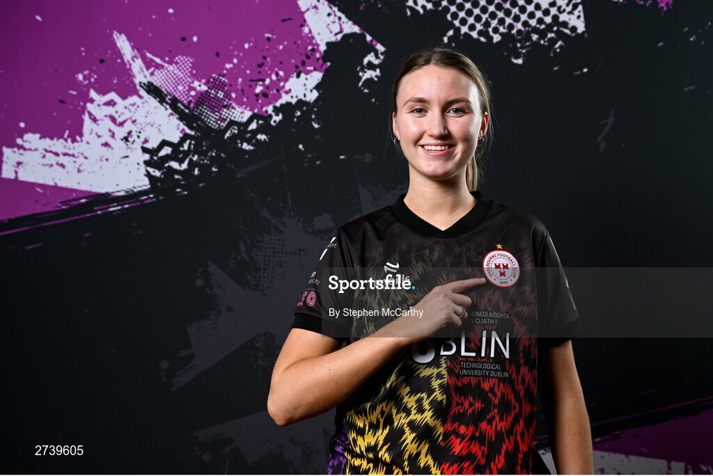 21 February 2024; Goalkeeper Courtney Maguire poses for a portrait during a Shelbourne FC squad portraits at Tolka Park in Dublin. Photo by Stephen McCarthy/Sportsfile