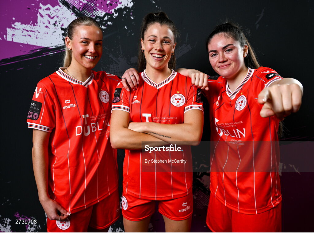 21 February 2024; Players, from left, Nia Hannon, Christie Gray and Katie McCarn during a Shelbourne FC squad portraits at Tolka Park in Dublin. Photo by Stephen McCarthy/Sportsfile