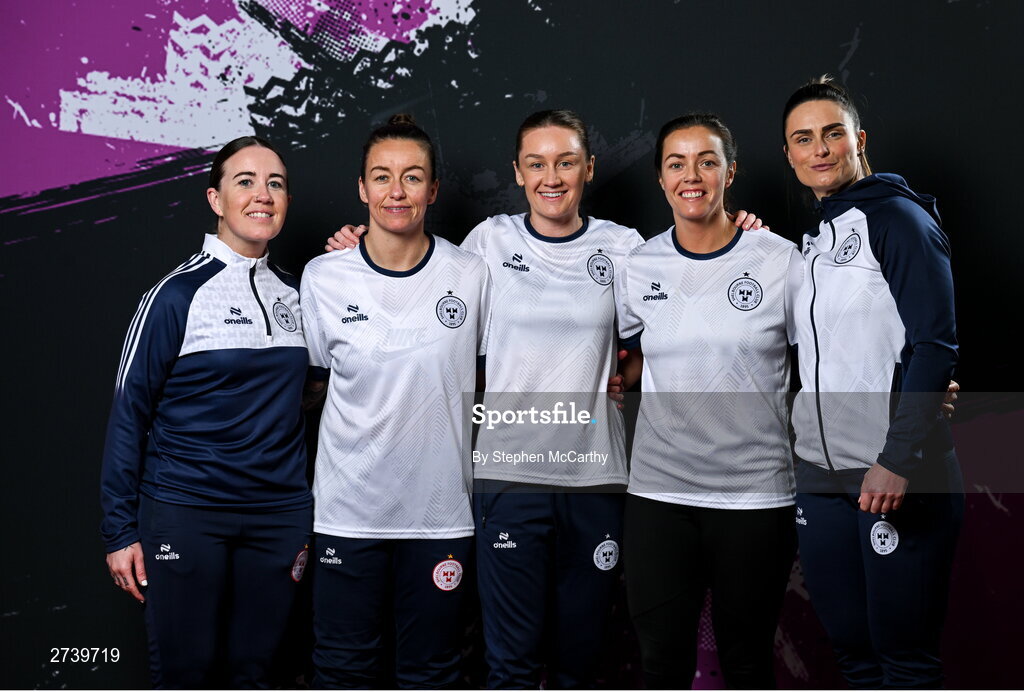 21 February 2024; Player liaison officer Rebecca Creagh, left, with players, from left, Pearl Slattery, Rachel Graham, Noelle Murray and Jemma Quinn during a Shelbourne FC squad portraits at Tolka Park in Dublin. Photo by Stephen McCarthy/Sportsfile